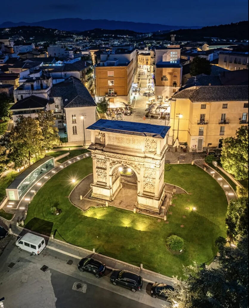 arco traiano night